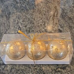 NWT BILL BLASS Gold Decorative Candle Set